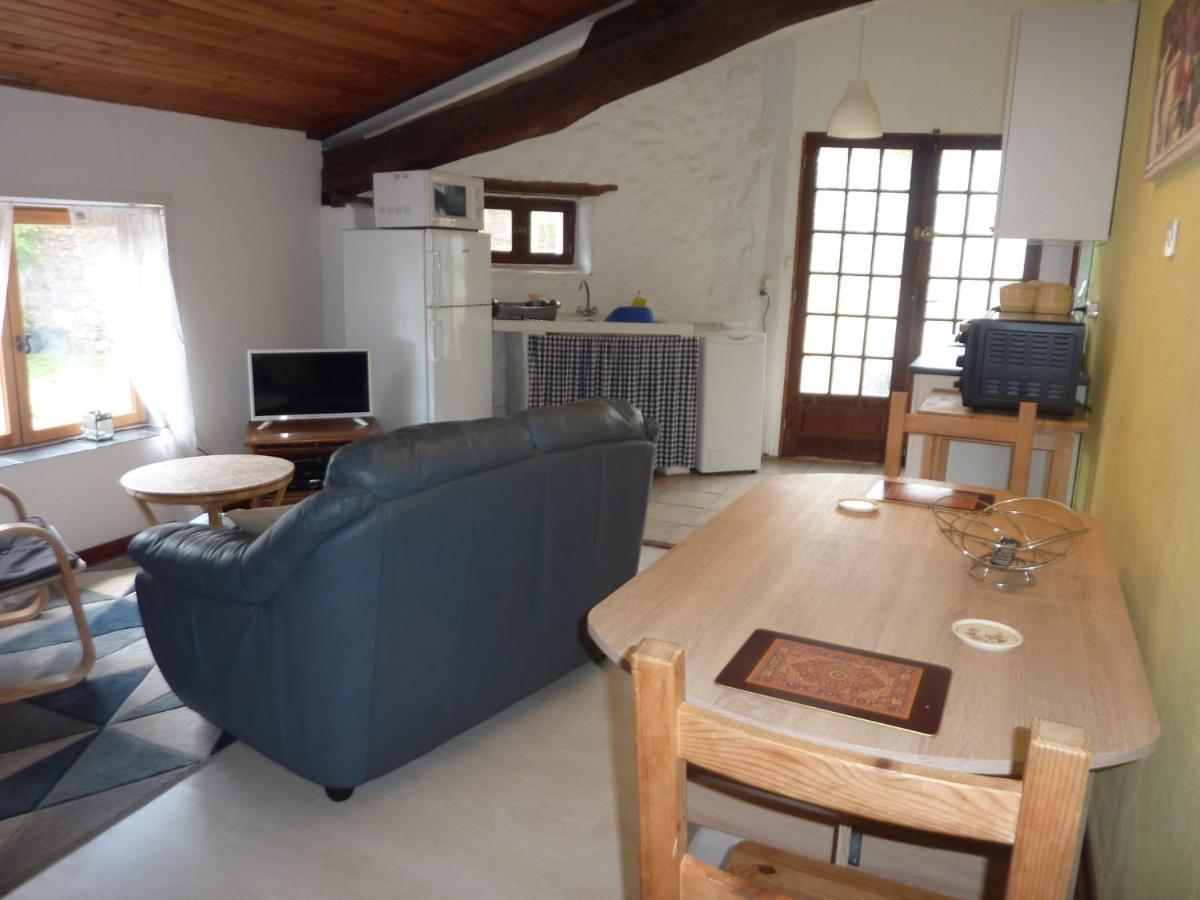 La Metairie Apartment Parthenay Luaran gambar